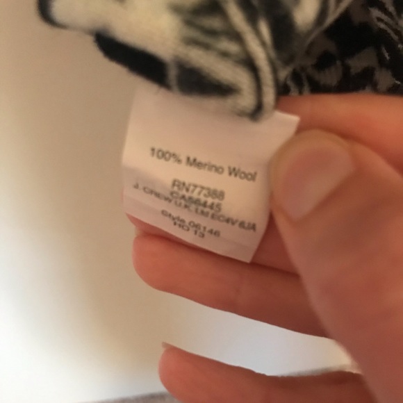 ⭐️4/$20⭐️J Crew Factory Bow Sweater size XS - Picture 4 of 4